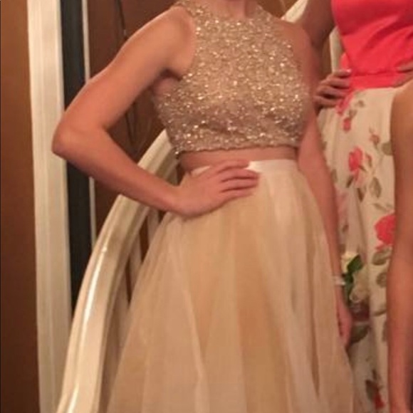 Prom dress - Picture 1 of 3